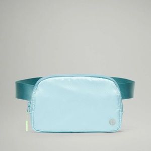 Lululemon Everywhere Belt Bag 1L
Icing Blue / Eton Blue
